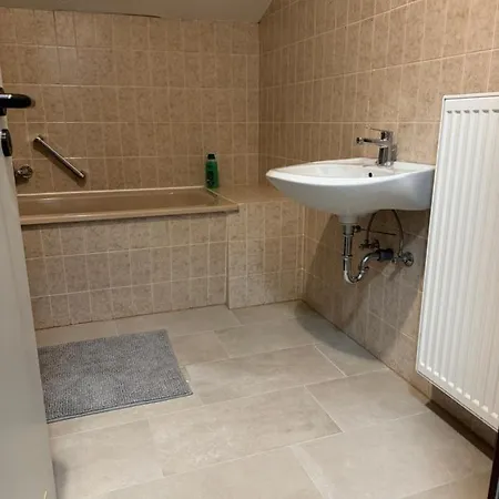 Mit Kueche, Fernseher, Wlan Und Parkplatz - Brian アパート