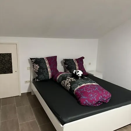 Mit Küche, Fernseher, Wlan Und Parkplatz - Brian Apartamento Werne