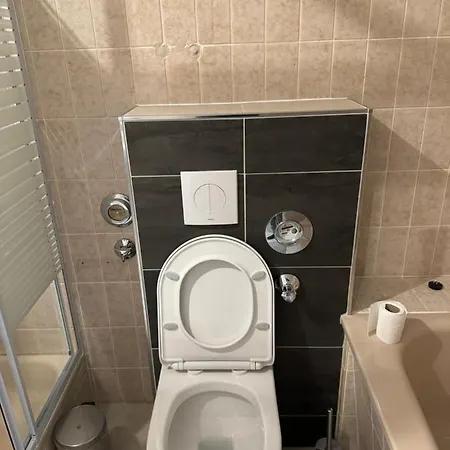 Mit Kueche, Fernseher, Wlan Und Parkplatz - Brian アパート