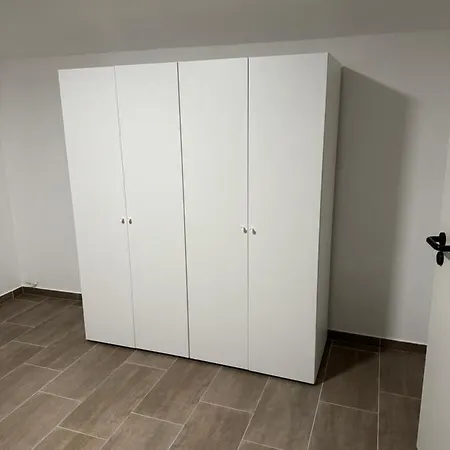 Mit Küche, Fernseher, Wlan Und Parkplatz - Brian Apartamento Werne